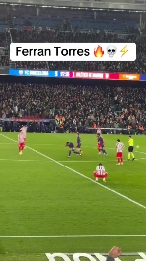 裁判確認(rèn)進(jìn)球有效后，費(fèi)蘭在諾坎普中圈上演“農(nóng)夫三拳”宣泄