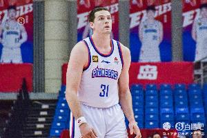 難阻失利！大衛(wèi)·詹姆斯13中7拿到20分9板 罰球6中5