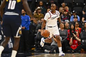 船記：讓隊(duì)史超巨在退役巡演期間離隊(duì)著實(shí)令人惡心 有隱情請(qǐng)公布