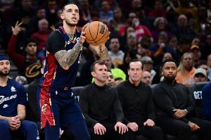 鐵出天際！朗佐·鮑爾9投1中&三分8中1 得到3分7籃板2助攻2搶斷