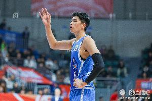 跟外援對(duì)轟！鄒陽(yáng)首節(jié)3中3&三分2中2拿到12分 克羅斯7中5得14分