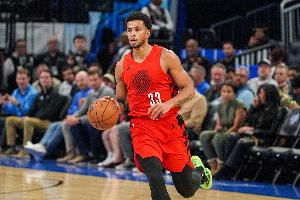 大球反擊頂開人試圖上籃 卡馬拉斜刺殺出釘板大帽直接扇飛！