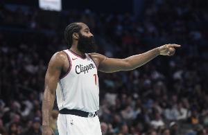 攻防兩端發(fā)力！哈登首節(jié)打滿出手12次&無罰球 砍下13分3搶斷