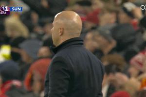 仿佛自己進(jìn)球一般！維爾茨進(jìn)英超首球，替補(bǔ)席上的基耶薩躍起揮拳