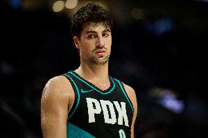 殺傷力十足！阿夫迪亞10中5貢獻(xiàn)27分8板7助1搶斷 罰球17中16