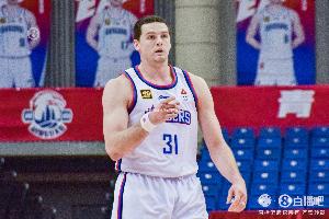 不理想！大衛(wèi)·詹姆斯14投5中拿到14分8板 正負(fù)值-16