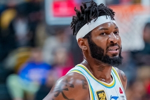 媒體人：北京男籃進(jìn)攻火力跟對(duì)手匹配不上 被動(dòng)陷入慢節(jié)奏陣地戰(zhàn)