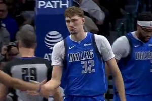 天賦還是在這！弗拉格突破空中對(duì)抗韋爾 上籃命中還有加罰！