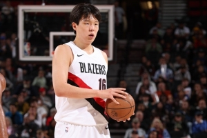 媒體人：楊瀚森到發(fā)展聯(lián)盟練級 上場時間會得到保障 保持身體狀態(tài)