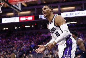 苦吞里程“悲”！威少全場13中5得到12分4板9助 生涯得分超鄧肯！