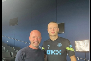 哈蘭德社媒曬同阿蘭·希勒合影：感謝3年前的建議，它很管用??