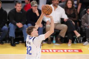 兌現(xiàn)狀元天賦！弗拉格過(guò)去三場(chǎng)場(chǎng)均27分7.3板2助 命中率59.3%