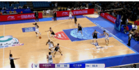 歪打正著！奧利弗強(qiáng)投超遠(yuǎn)三分三不沾 趙森籃下接球壓哨補(bǔ)籃打中