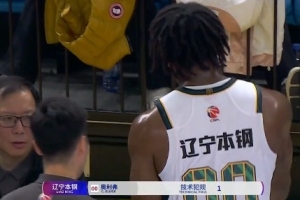 腳法可以！奧利弗死球時(shí)間顛球 被吹技術(shù)犯規(guī)