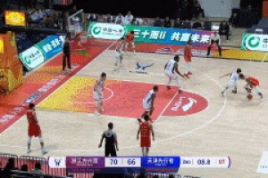 百步穿楊！卡爾頓壓哨三分命中 廣廈第三節(jié)凈勝15分強(qiáng)勢(shì)反超天津