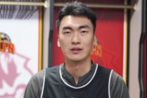 劉雁宇：和球隊(duì)建立起了默契 從防守和籃板做起