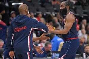 ??名記：哈登在休賽期是反對簽約保羅的