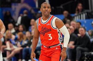 路威：保羅和我說(shuō)過(guò)選擇快船是因?yàn)榧彝?想看兒子打比賽&陪伴妻子