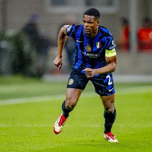 米體：鄧弗里斯腳踝恢復良好，希望對陣利物浦能進名單