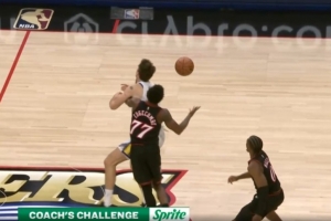 關(guān)鍵啊！勇士邊線球發(fā)給波斯特&埃奇庫姆犯規(guī) 76人挑戰(zhàn)但失敗