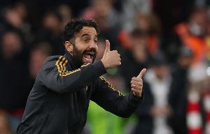 阿莫林稱贊曼聯(lián)定位球教練：我如果是羅布森，他就是我的穆里尼奧