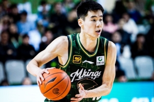 沖擊力真強(qiáng)！郭昊文半場4中2拿到12分2斷 罰球8中7