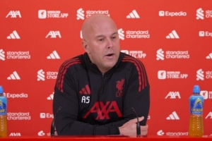 斯洛特：基耶薩的位置有很多首發(fā)選擇；我不認(rèn)為加克波缺乏競爭