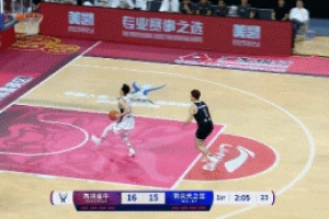 自己栽樹自己乘涼！郭昊文切球成功 隨后自己快下完成雙手暴扣