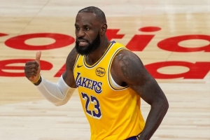 詹姆斯生涯對陣猛龍47勝16負 自從19年3月以來在多倫多不敗