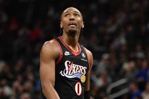 風(fēng)馳電掣！馬克西半場13中7砍下18分3板2斷 正負值+26最高