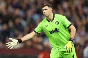 馬丁內(nèi)斯未首發(fā)！埃梅里：他背部疼痛，甚至都無法進(jìn)行熱身活動(dòng)