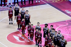 力克同曦！媒體人：香港金牛的陣容厚度&實(shí)力不遜于CBA中下游球隊(duì)