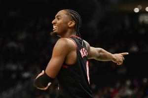 打你一隊都夠了！馬克西首節(jié)8中4轟12分比勇士全隊多2分