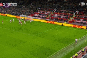 馬茲拉維門線解圍，馬加薩補射破門，曼聯(lián)第84分鐘被扳平