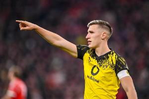 德天空：拜仁若無法續(xù)約于帕，將考慮簽下多特后衛(wèi)施洛特貝克