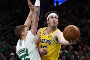 遭遇鐵索連環(huán)！里夫斯全場(chǎng)仍博17罰取36分 背靠背兩場(chǎng)砍下80分！