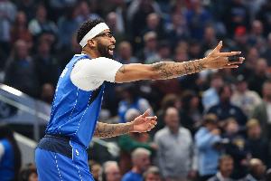 屋漏偏逢連夜雨！濃眉腿部不適一瘸一拐進(jìn)入暫停