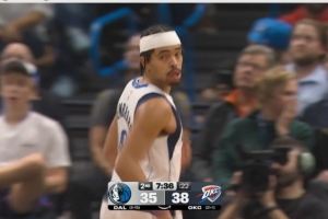 百步穿楊！小內(nèi)姆哈德撤步超遠(yuǎn)三分出手 洞穿籃心