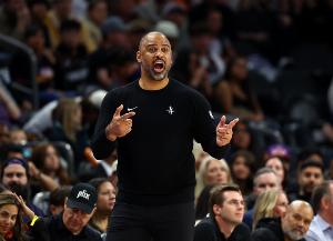 狄龍打趣：希望今天再與烏度卡交鋒他別躲開 這樣他就會被罰款了