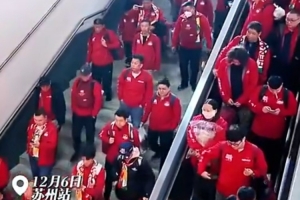 河南球迷乘專列抵達(dá)蘇州！點(diǎn)贊現(xiàn)場(chǎng)氛圍，盼球隊(duì)足協(xié)杯決賽創(chuàng)佳績