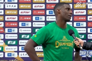 法比奧：之前對(duì)河南沒(méi)進(jìn)過(guò)球今天進(jìn)了三 把冠軍獎(jiǎng)杯帶給北京球迷