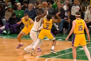 沒(méi)冤枉！布朗對(duì)文森特進(jìn)攻犯規(guī) 馬祖拉挑戰(zhàn)失敗