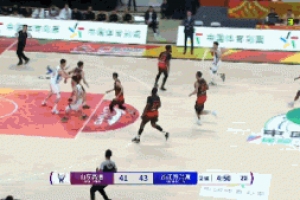 還是那么準(zhǔn)！小巴里·布朗連中三記三分球打停山東