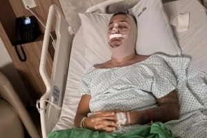 記者：西海岸外援戴維森已接受鼻梁手術(shù) 7月受傷起便一直保守治療