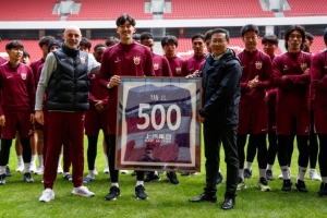 500場+100場！海港為顏駿凌徐新頒紀(jì)念球衣 王燊超獲中超單輪最佳