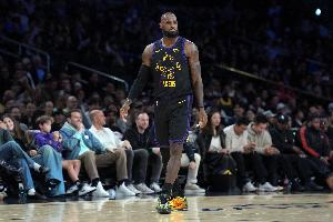 Skip：詹姆斯確實(shí)是史上最偉大的得分手 但僅僅是因?yàn)榇虻镁? >
                                        </div>
                                    </div>
                                                                        <div   id=