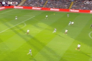 槍手險些丟球！沃特金斯連過兩人后左腳抽射，拉亞貢獻關(guān)鍵撲救