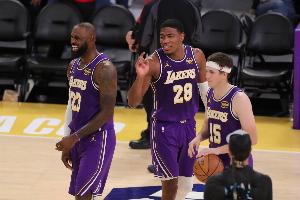 A·史密斯：如果詹姆斯繼續(xù)這樣打下去 湖人今年能進西決