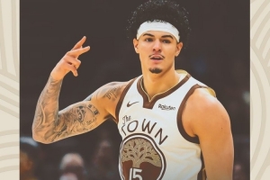 板凳奇兵！勇士發(fā)布贏球海報：桑托斯成為封面人物