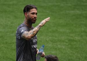 羅馬諾：39歲拉莫斯不打算退役，他將評估收到的報(bào)價